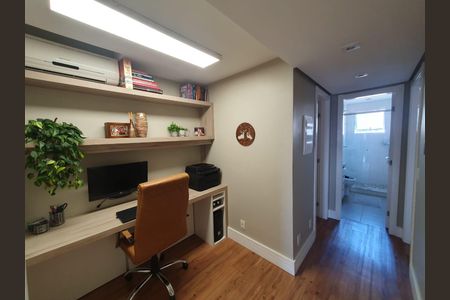 Apartamento à venda com 106m², 2 quartos e 2 vagasEscritório