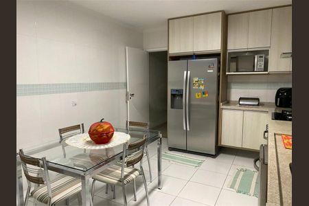 Casa à venda com 240m², 3 quartos e 4 vagas