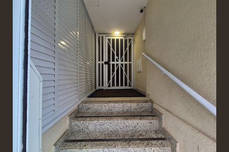 Escada de apartamento para alugar com 1 quarto, 45m² em Recreio dos Bandeirantes, Rio de Janeiro