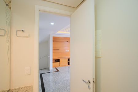 Casa de condomínio para alugar com 102m², 3 quartos e 2 vagasLavabo