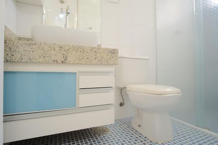 Casa de condomínio para alugar com 102m², 3 quartos e 2 vagasBanheiro Social