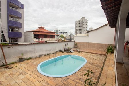 Casa à venda com 296m², 3 quartos e 3 vagas Casa à venda com 296m², 3 quartos e 3 vagasPiscina