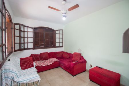 Casa à venda com 296m², 3 quartos e 3 vagas Casa à venda com 296m², 3 quartos e 3 vagasSala de TV