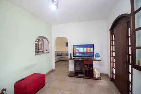 Casa à venda com 296m², 3 quartos e 3 vagas Casa à venda com 296m², 3 quartos e 3 vagasSala de TV
