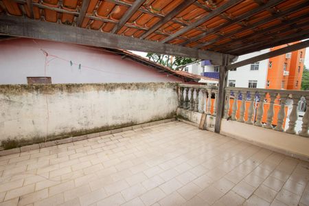 Casa à venda com 296m², 3 quartos e 3 vagas Casa à venda com 296m², 3 quartos e 3 vagasÁrea externa