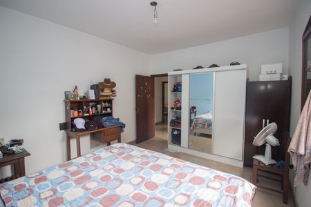 Casa à venda com 296m², 3 quartos e 3 vagas Casa à venda com 296m², 3 quartos e 3 vagasQuarto 2