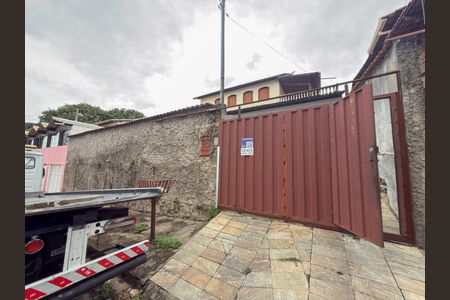 Casa à venda com 296m², 3 quartos e 3 vagas Casa à venda com 296m², 3 quartos e 3 vagasFachada