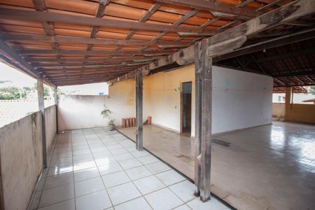 Casa à venda com 296m², 3 quartos e 3 vagas Casa à venda com 296m², 3 quartos e 3 vagasÁrea externa