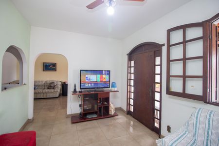 Casa à venda com 296m², 3 quartos e 3 vagas Casa à venda com 296m², 3 quartos e 3 vagasSala de TV