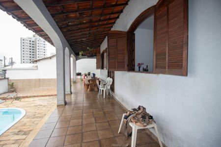 Casa à venda com 296m², 3 quartos e 3 vagas Casa à venda com 296m², 3 quartos e 3 vagasPiscina