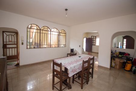 Casa à venda com 296m², 3 quartos e 3 vagas Casa à venda com 296m², 3 quartos e 3 vagasCopa
