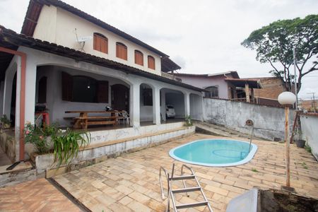Casa à venda com 296m², 3 quartos e 3 vagas Casa à venda com 296m², 3 quartos e 3 vagasPiscina