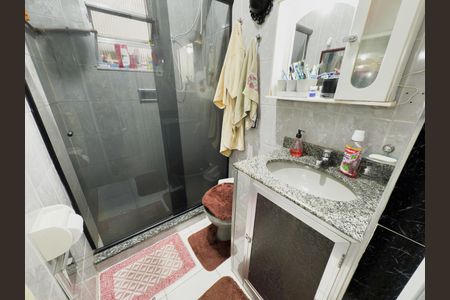 Banheiro de apartamento à venda com 2 quartos, 32m² em Olaria, Rio de Janeiro