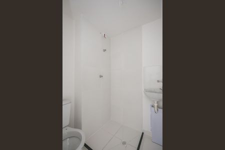 Banheiro de kitnet/studio para alugar com 1 quarto, 17m² em Vila Plana, São Paulo