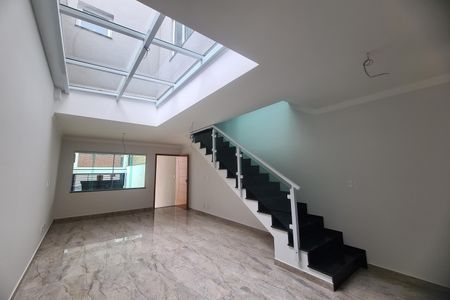 Casa à venda com 107m², 3 quartos e 3 vagas