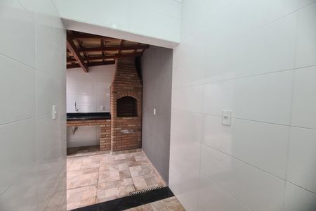 Casa à venda com 107m², 3 quartos e 3 vagas