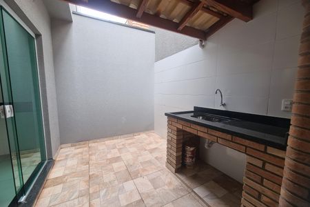 Casa à venda com 107m², 3 quartos e 3 vagas