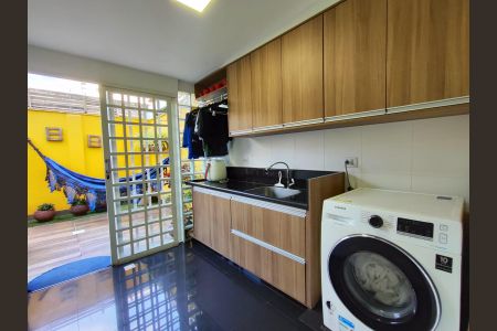 Apartamento à venda com 121m², 3 quartos e 2 vagas Apartamento à venda com 121m², 3 quartos e 2 vagasÁrea de Serviço