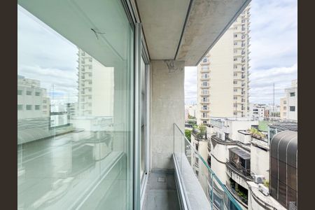 Apartamento à venda com 79m², 1 quarto e 1 vaga Apartamento à venda com 79m², 1 quarto e 1 vagaSacada