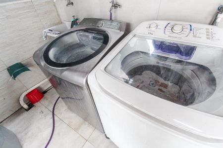 Casa à venda com 175m², 3 quartos e 3 vagas Casa à venda com 175m², 3 quartos e 3 vagasVaranda