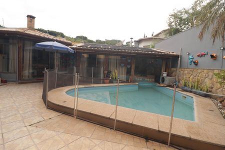 Casa à venda com 300m², 4 quartos e 5 vagasQuintal