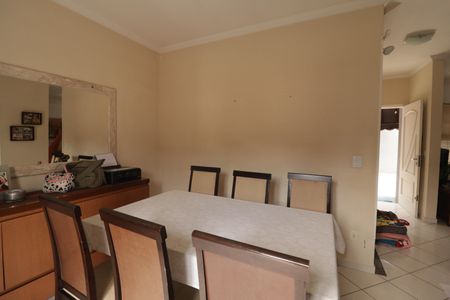 Casa à venda com 300m², 4 quartos e 5 vagasSala