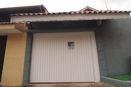 Casa à venda com 300m², 4 quartos e 5 vagasFachada
