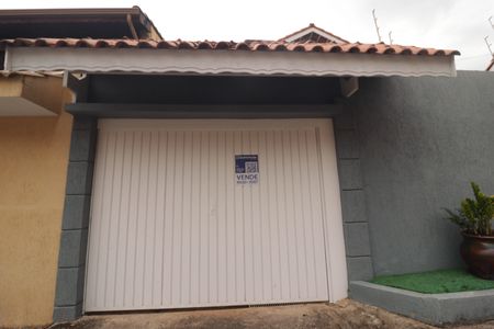 Casa à venda com 300m², 4 quartos e 5 vagasFachada