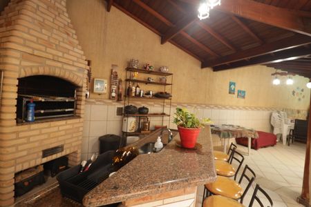 Casa à venda com 300m², 4 quartos e 5 vagasQuintal