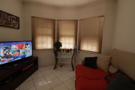 Casa à venda com 300m², 4 quartos e 5 vagasSala