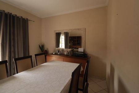 Casa à venda com 300m², 4 quartos e 5 vagasSala