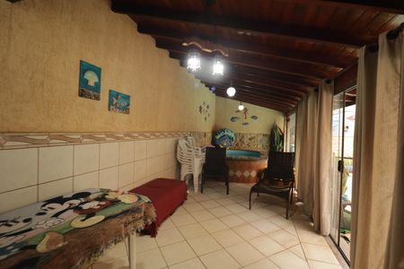 Casa à venda com 300m², 4 quartos e 5 vagasQuintal