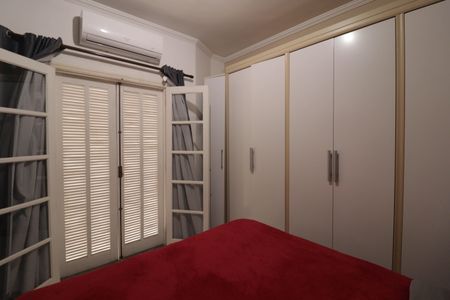 Casa à venda com 300m², 4 quartos e 5 vagasSuíte