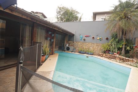 Casa à venda com 300m², 4 quartos e 5 vagasQuintal