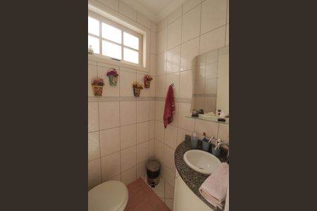 Casa à venda com 300m², 4 quartos e 5 vagasBanheiro