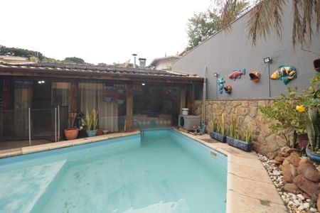 Casa à venda com 300m², 4 quartos e 5 vagasQuintal