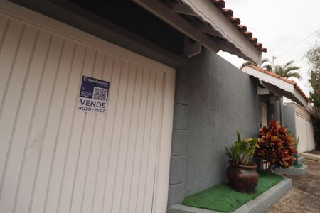 Casa à venda com 300m², 4 quartos e 5 vagasFachada