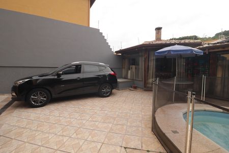 Casa à venda com 300m², 4 quartos e 5 vagasQuintal