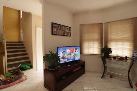 Casa à venda com 300m², 4 quartos e 5 vagasSala