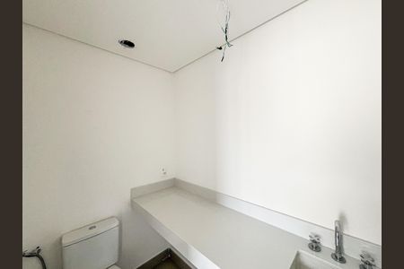 Banheiro de apartamento à venda com 1 quarto, 62m² em Sumarezinho, São Paulo