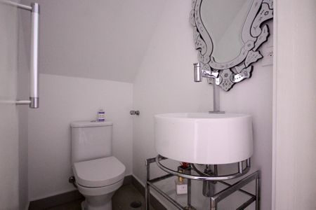 Casa para alugar com 160m², 3 quartos e 2 vagasLavabo 