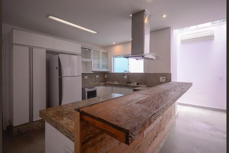 Casa para alugar com 160m², 3 quartos e 2 vagasCozinha 