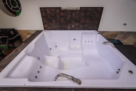 Casa à venda com 350m², 5 quartos e 5 vagasHidromassagem