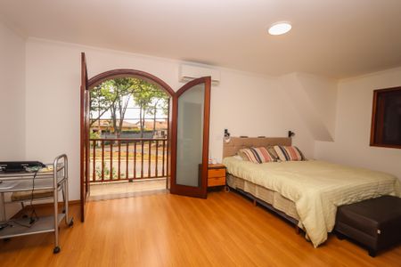 Casa à venda com 350m², 5 quartos e 5 vagasSuíte