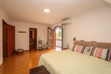 Casa à venda com 350m², 5 quartos e 5 vagasSuíte