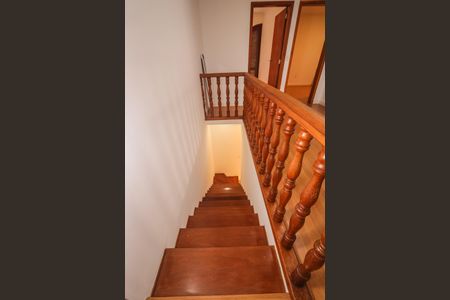 Casa à venda com 350m², 5 quartos e 5 vagasEscada