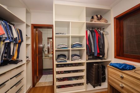 Casa à venda com 350m², 5 quartos e 5 vagasCloset da Suite