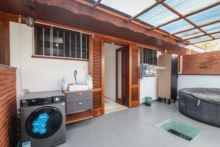 Casa à venda com 350m², 5 quartos e 5 vagasÁrea de Serviço