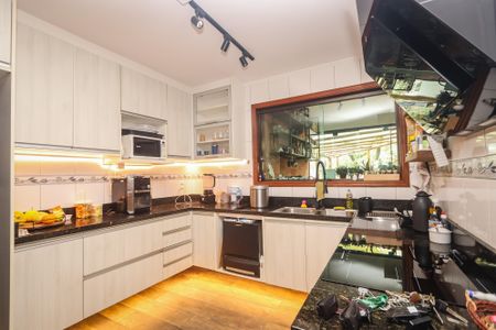 Casa à venda com 350m², 5 quartos e 5 vagasCozinha