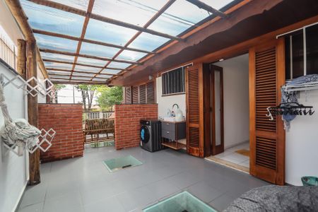 Casa à venda com 350m², 5 quartos e 5 vagasÁrea de Serviço